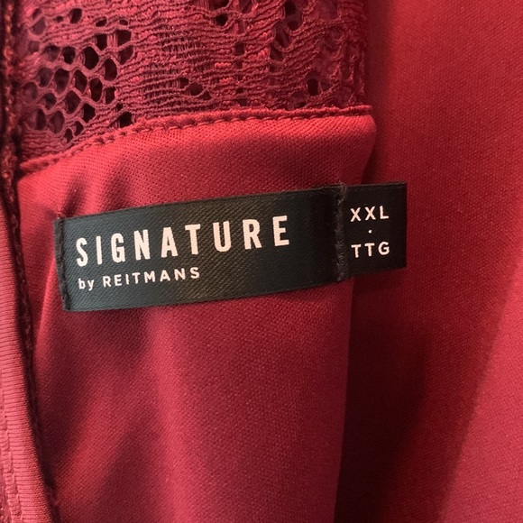 Elegant Lace Midi Dress in Rich Burgundy - Picture 9 of 14